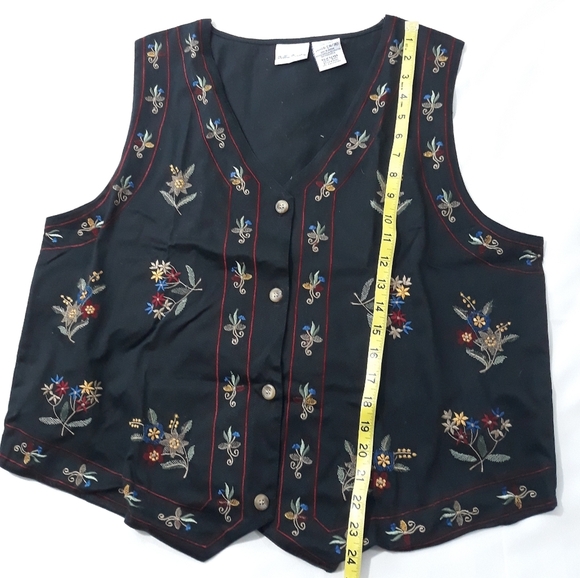 Bobbie Brooks Floral Embroidered Black  Top Button Down 100% Cotton Size Large - Picture 9 of 10